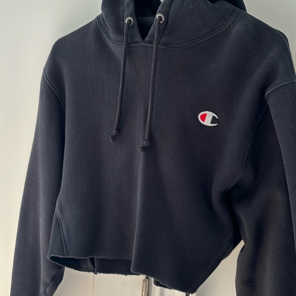 Cropped Champion hoodie with raw hem